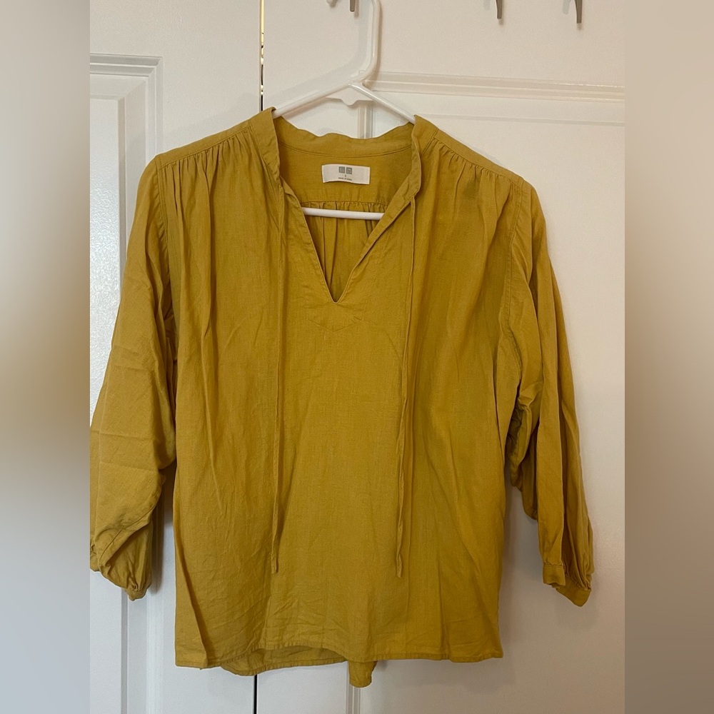 Uniqlo linen top with gathered sleeves